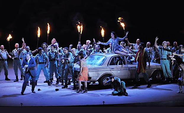 'Carmen'. Representada en la temporada 2013/4 con dirección escénica de Calixto Bieito. 