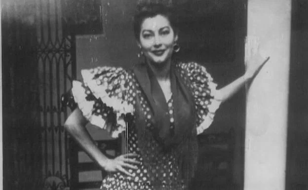 Ava Gardner, vestida de flamenca. La intérprete era una asidua de tablaos como Zambra, Villa Rosa o la Pacheca, en Madrid.