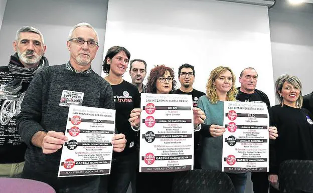 Representantes de los sindicatos durante la rueda de prensa de ayer en Bilbao. 