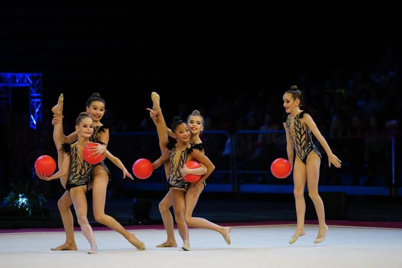 Más de 8.000 espectadores disfrutan con las actuaciones de Dina Averina, Aleksandra Soldatova y el equipo de Bulgaria