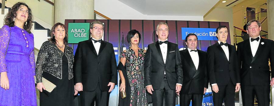 Lorea Bilbao, Arantza Díez, Juan María Aburto, Lucia Arieta-Araunabeña, Iñigo Urkullu, Juan Carlos Matellanes, Rafael Pardo y Bingen Zupiria. 