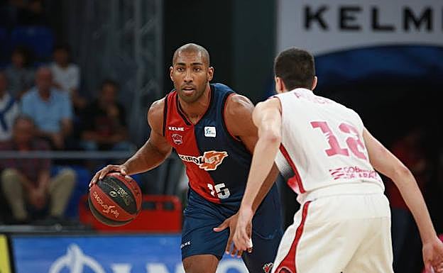 El jugador baskonista Jayson Granger durante un partido. 