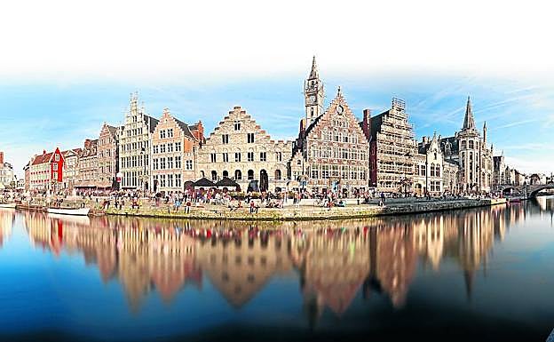 El muelle de Graslei, en el centro de la ciudad, es una de las 'postales' icónicas de Gante.