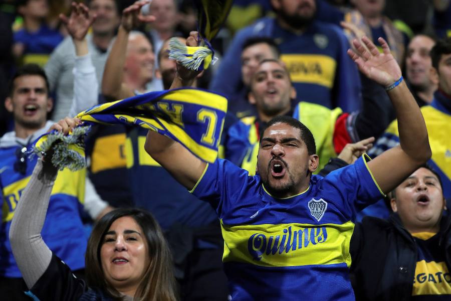 Fotos: Las aficiones de River y Boca llenan de color el Santiago Bernabéu