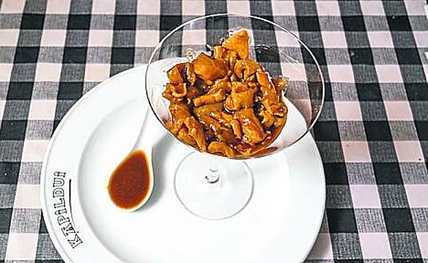 Sobre estas líneas, callos de bacalao.