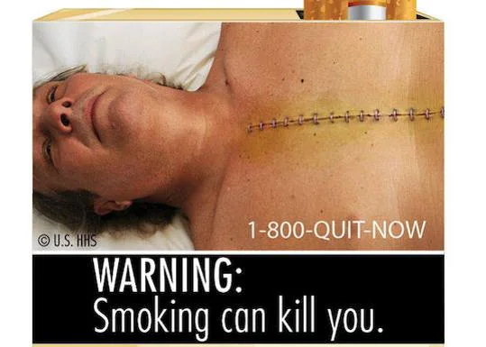 Cajetillas de tabaco estadounidenses en las que se muestran imágenes agresivas para concienciar a los fumadores.