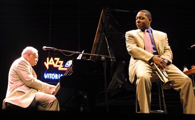 Ellis Marsalis y Wynton, sobre las tablas del teatro. 