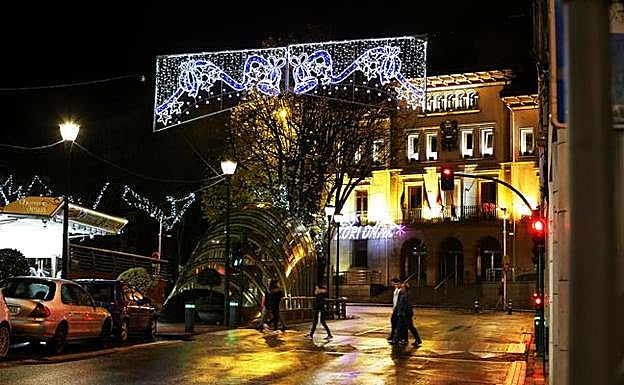 Las luces decoran el municipio desde el pasado miércoles.