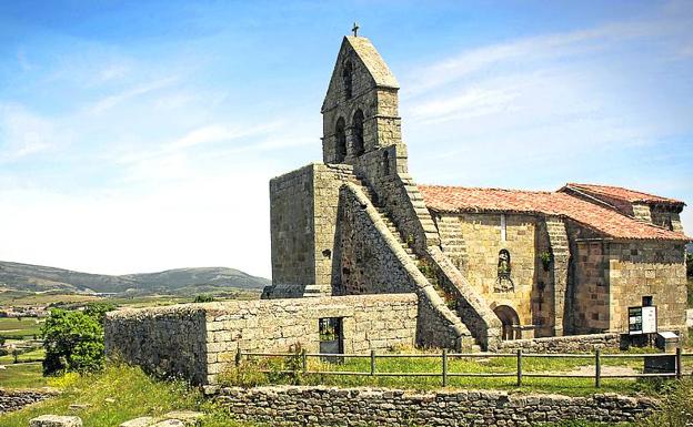 Imagen principal - Restos arqueológicos de Julióbriga y de la iglesia de Santa María. | Columnas de la antigua ciudad romana de Julióbriga. | Picota de Bárcena Pie de Concha.