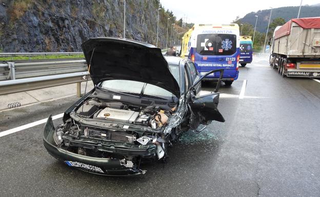 Así quedó el coche de las víctimas. 