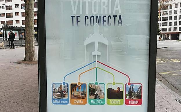 Cartel del anuncio en la plaza de España de la capital burgalesa. 