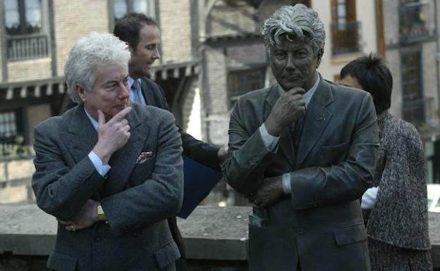 Ken Follett se inspiró en Santa María para escribir 'Un mundo sin fin'. 