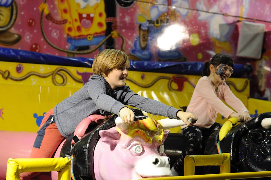 Centros escolares y familias de Bizkaia, así como de las provincias del entorno, aprovechan hoy la falta de colas en la primera jornada del PIN