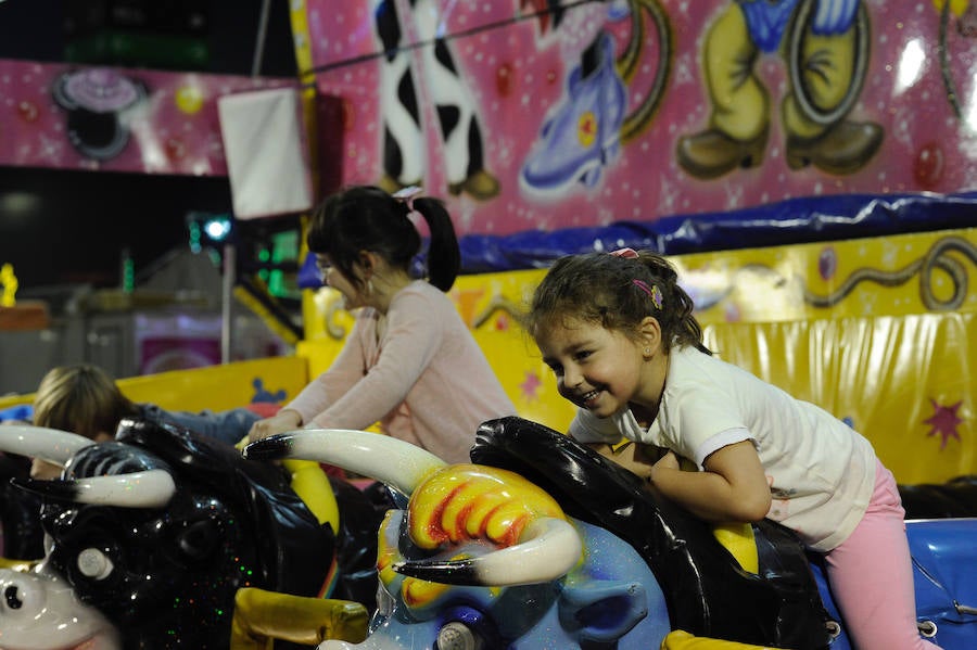 Centros escolares y familias de Bizkaia, así como de las provincias del entorno, aprovechan hoy la falta de colas en la primera jornada del PIN