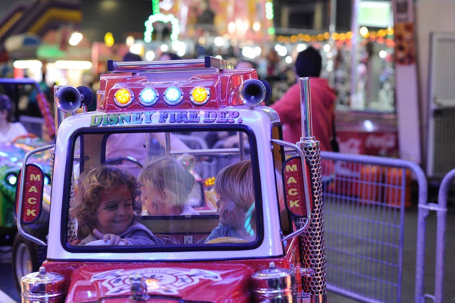 Centros escolares y familias de Bizkaia, así como de las provincias del entorno, aprovechan hoy la falta de colas en la primera jornada del PIN