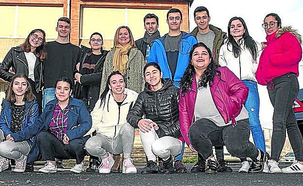 Amaia del Campo junto a los representantes del instituto de Beurko en la sexta edición de STARTInnova.