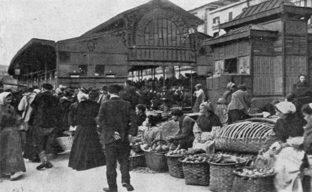 En la edición de 1917, la principal atracción seguía siendo la feria de venta al público junto al mercado viejo de la Ribera. Ese año se vendieron las parejas de pollos a entre 10 y 20 pesetas, la de capones a entre 40 y 50 y cada pavo a 25 pesetas. Todos vivos, claro.