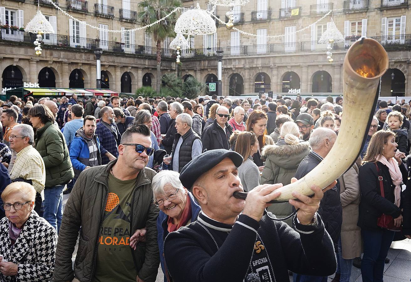 Las buenas perspectivas para esta edición se han cumplido en el inicio de la  Feria de Santo Tomás  en Bilbao, que está congregando desde primera hora a numeroso público 