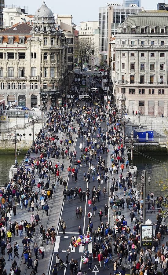 Las buenas perspectivas para esta edición se han cumplido en el inicio de la  Feria de Santo Tomás  en Bilbao, que está congregando desde primera hora a numeroso público 