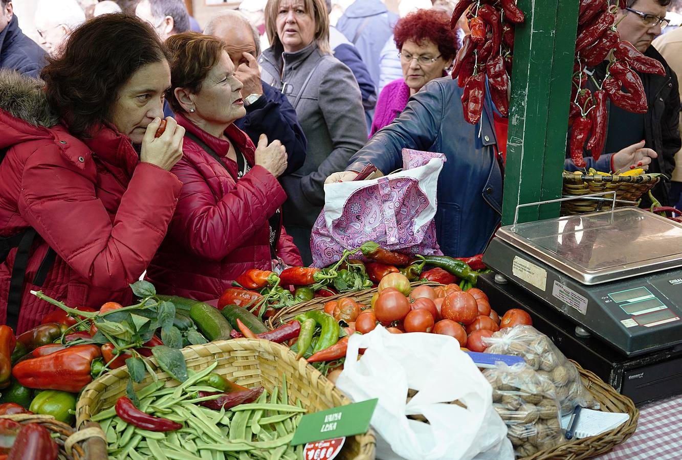 Las buenas perspectivas para esta edición se han cumplido en el inicio de la  Feria de Santo Tomás  en Bilbao, que está congregando desde primera hora a numeroso público 