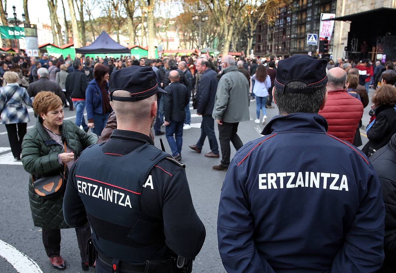 Las buenas perspectivas para esta edición se han cumplido en el inicio de la  Feria de Santo Tomás  en Bilbao, que está congregando desde primera hora a numeroso público 