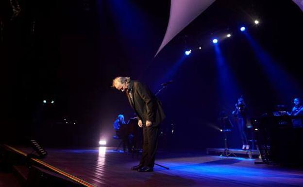 Joan Manuel Serrat, durante el concierto que ofreció en el Auditori de Barcelona. 