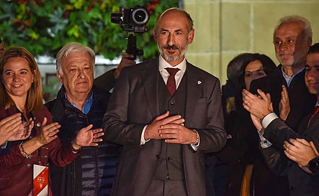 Aitor Elizegi, feliz al poco de conocer que era el nuevo presidente del Athletic