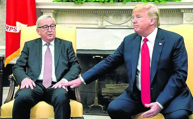 Jean-Claude Juncker y Donald Trump, durante su encuentro el pasado julio. 