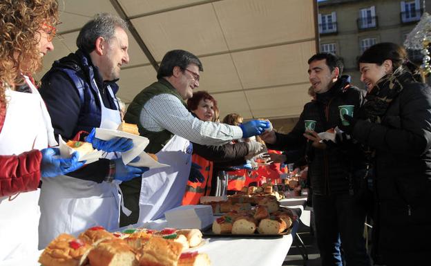 El alcalde de Bilbao y numerosos políticos han participado en el reparto.