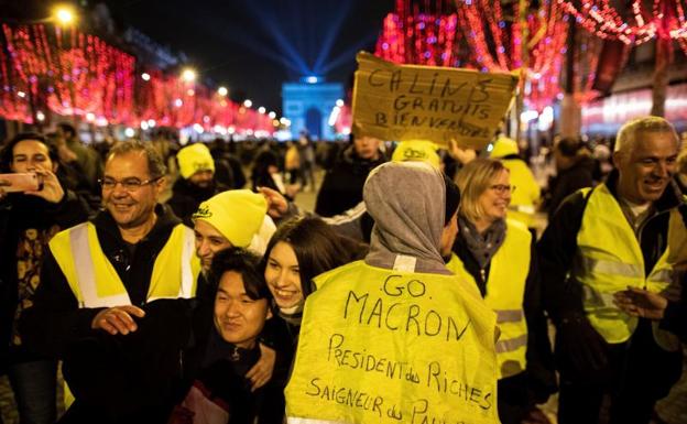 Los 'chalecos amarillos' vuelven a desafiar al gobierno de Francia