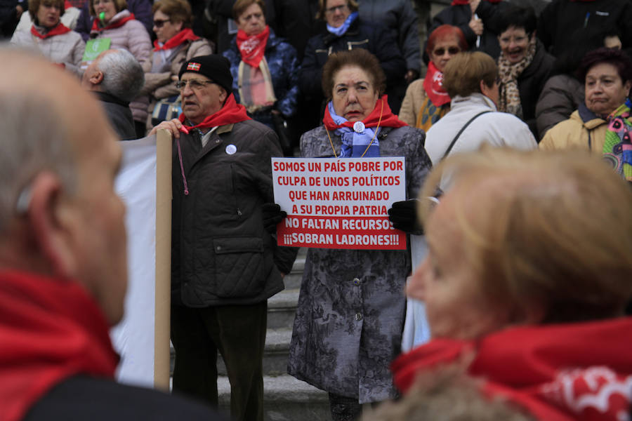 En la protesta de hoy en los aledaños del Ayuntamiento en la que han participado 1.700 asistentes - según la Policía-. El sábado 19 conmemorarán el primer aniversario del movimiento con una marcha en la capital vizcaína