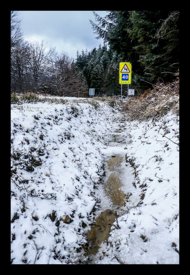 Fotos: La primera nevada del año se asoma a las cumbres de Álava