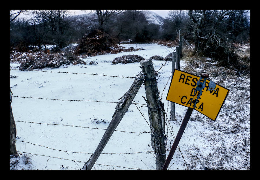 Fotos: La primera nevada del año se asoma a las cumbres de Álava