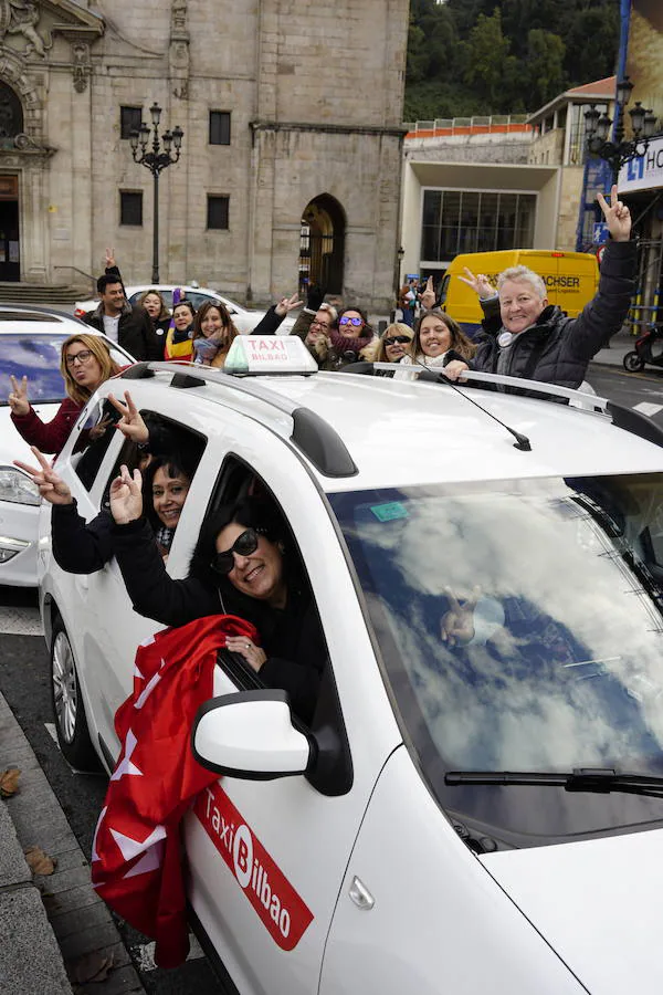 Bilbao es este fin de semana la capital femenina del taxi. 184 conductoras de toda España se han juntado en la capital vizcaína para compartir experiencias, conocerse, aprender...