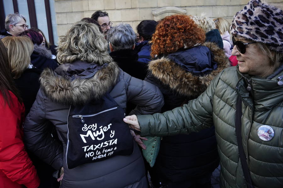 Bilbao es este fin de semana la capital femenina del taxi. 184 conductoras de toda España se han juntado en la capital vizcaína para compartir experiencias, conocerse, aprender...