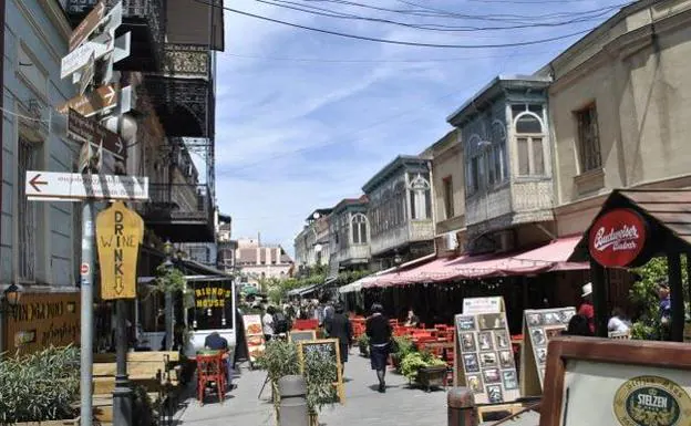 Vista de una de las calles comerciales de Tiflis, la capital georgiana. 