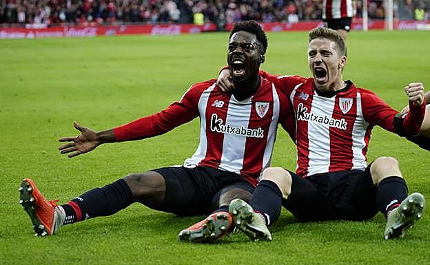Williams celebra el gol ante el Sevilla con Muniain. 