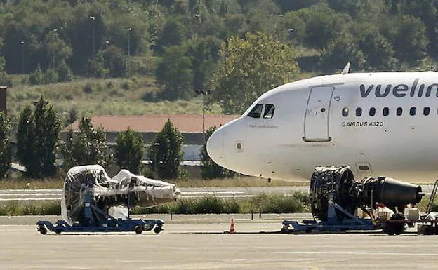 Un Airbus 320 de Vueling tuvo que sustituir un motor tras chocar con un buitre leonado el pasado verano.