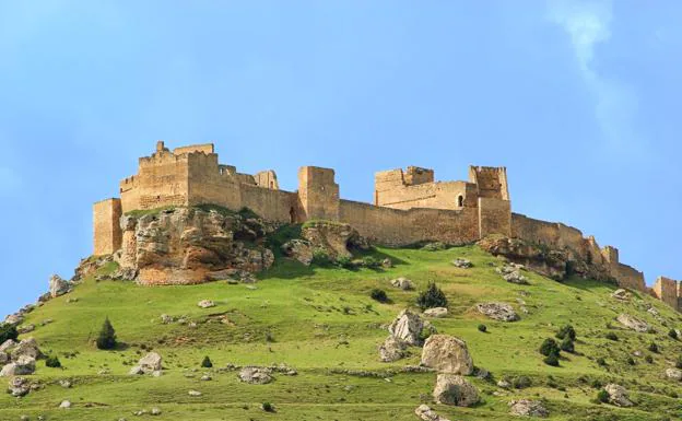El castillo califal de Gormaz tiene fama de ser el más largo de Europa. 