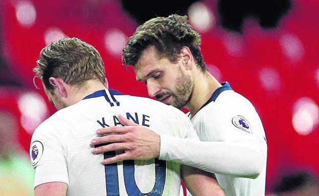 Llorente se interesa por la lesión de Kane.