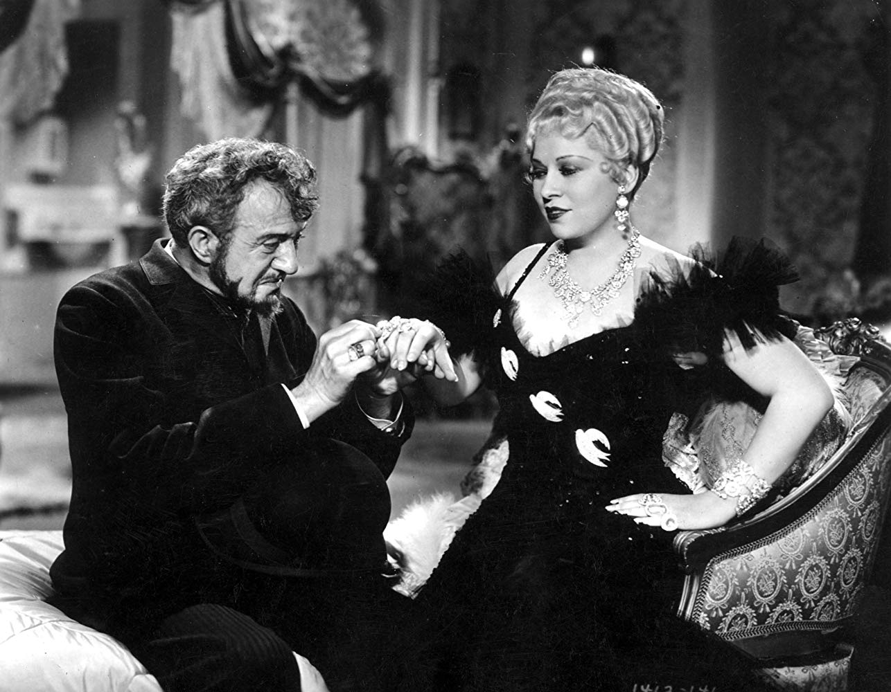 Tienes una pistola en el bolsillo o es que te alegras de verme?» y otras frases  célebres de Mae West | El Correo