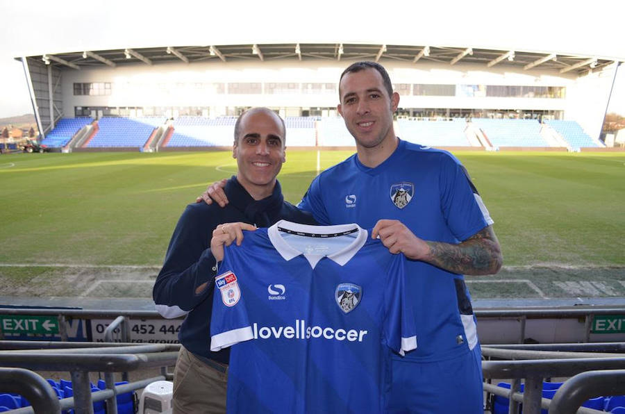 Urko Vera, en su presentación en el club inglés.