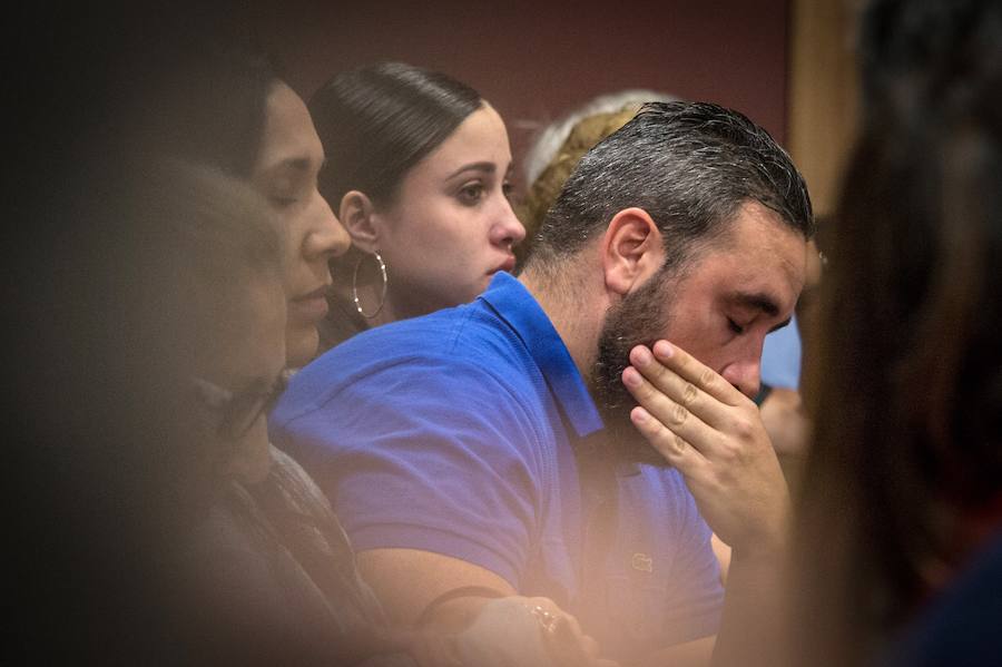 El hermano de Pablo Ibar, Michael, llora después de escuchar el veredicto contra Pablo.