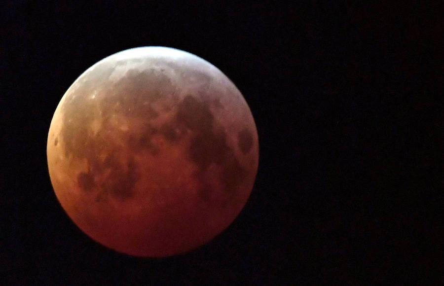 La superluna, desde Henslki (Finlandia).