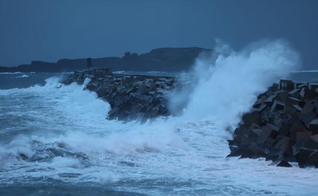 Imagen del oleaje en Bermeo. 