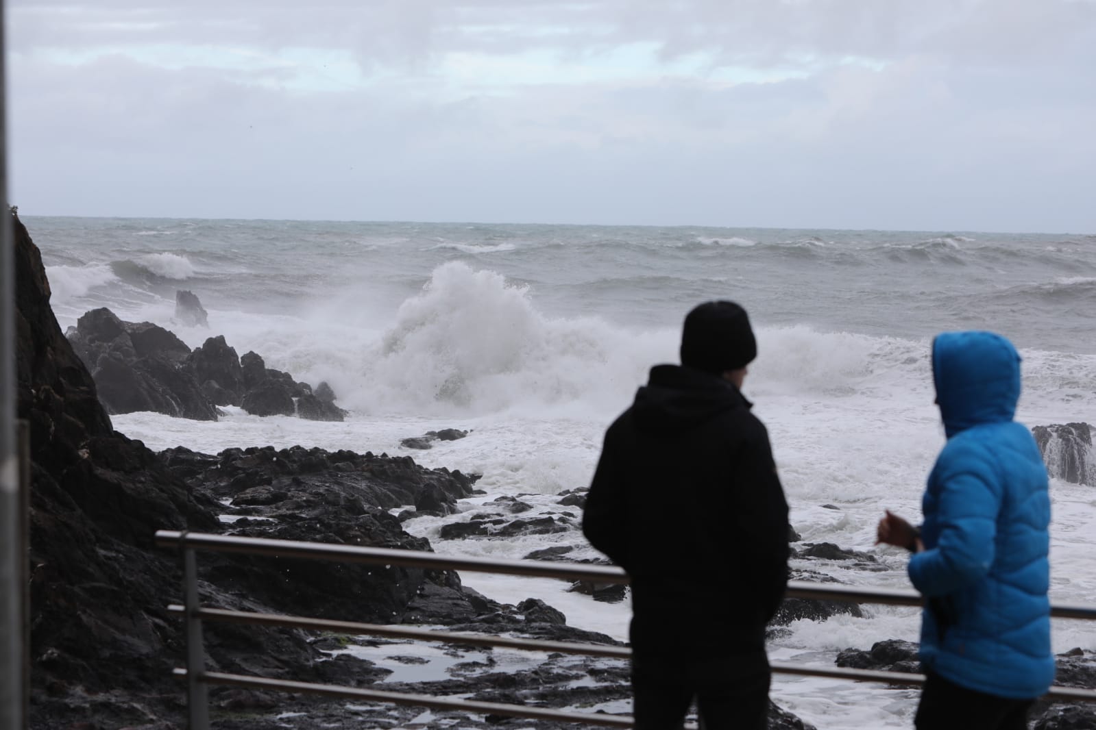 Temporal de olas en Bakio.