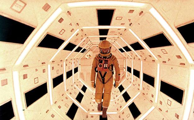 '2001: Una odisea en el espacio' filmaren eszena bat.