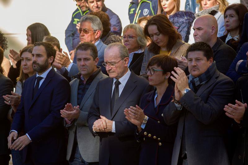Instituciones, figuras públicas y vecinos han expresado sus condolencias a la familia del pequeño cuyo cadáver fue hallado de madrugada en el pozo en el que se le buscaba en Totalán