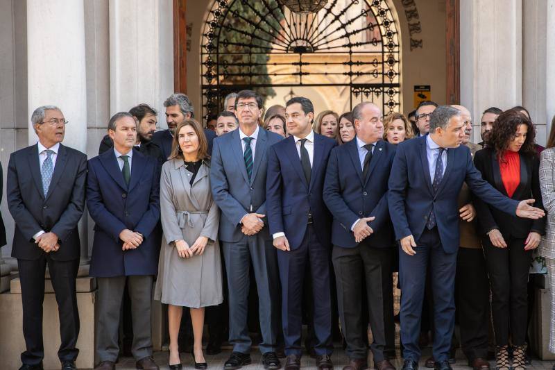 Instituciones, figuras públicas y vecinos han expresado sus condolencias a la familia del pequeño cuyo cadáver fue hallado de madrugada en el pozo en el que se le buscaba en Totalán