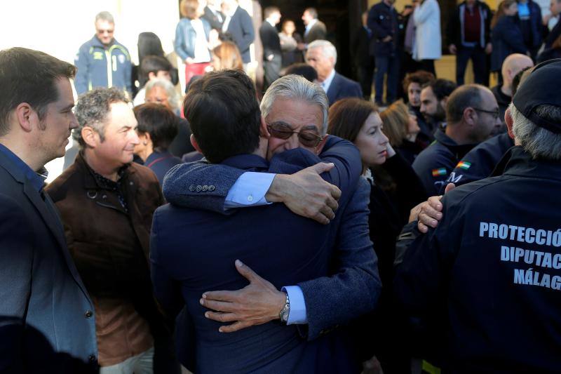 Instituciones, figuras públicas y vecinos han expresado sus condolencias a la familia del pequeño cuyo cadáver fue hallado de madrugada en el pozo en el que se le buscaba en Totalán